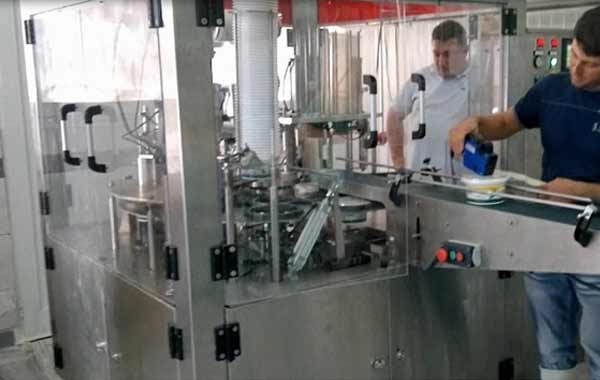 Yogurt Bucket Filling Sealing Machine Yogurt Bucket Filling Sealing Machine